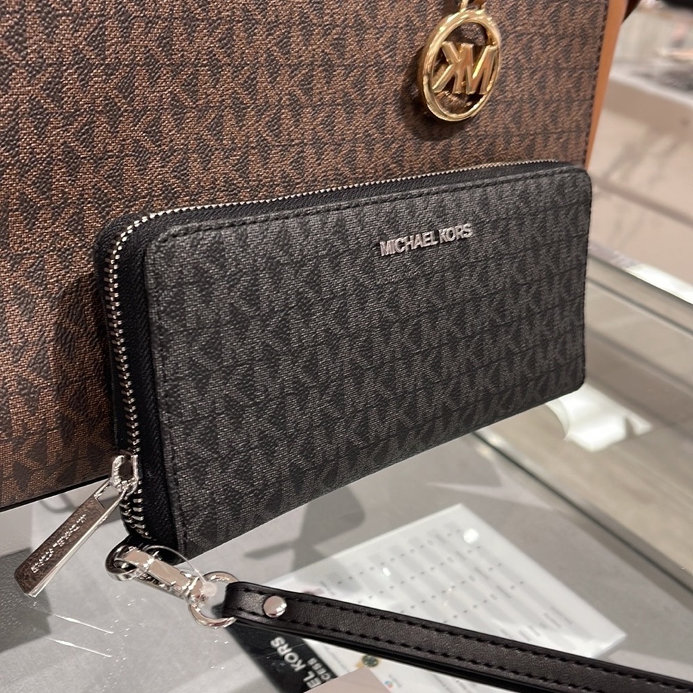 Michael Kors Jet Set Travel Large Travel CONTINENTAL wallet-wristlet-phoneholder - Picture 14 of 16